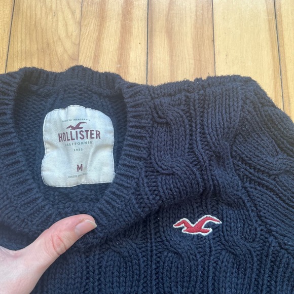 Hollister Navy Blue Cable Knit Crewneck Sweater Medium Embroidered Logo - Picture 2 of 6